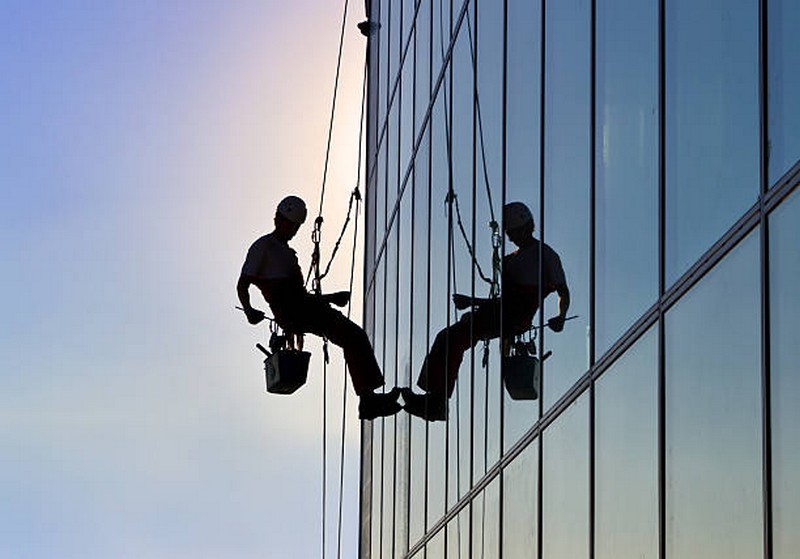 Imagem ilustrativa de Resgate em altura acesso por corda